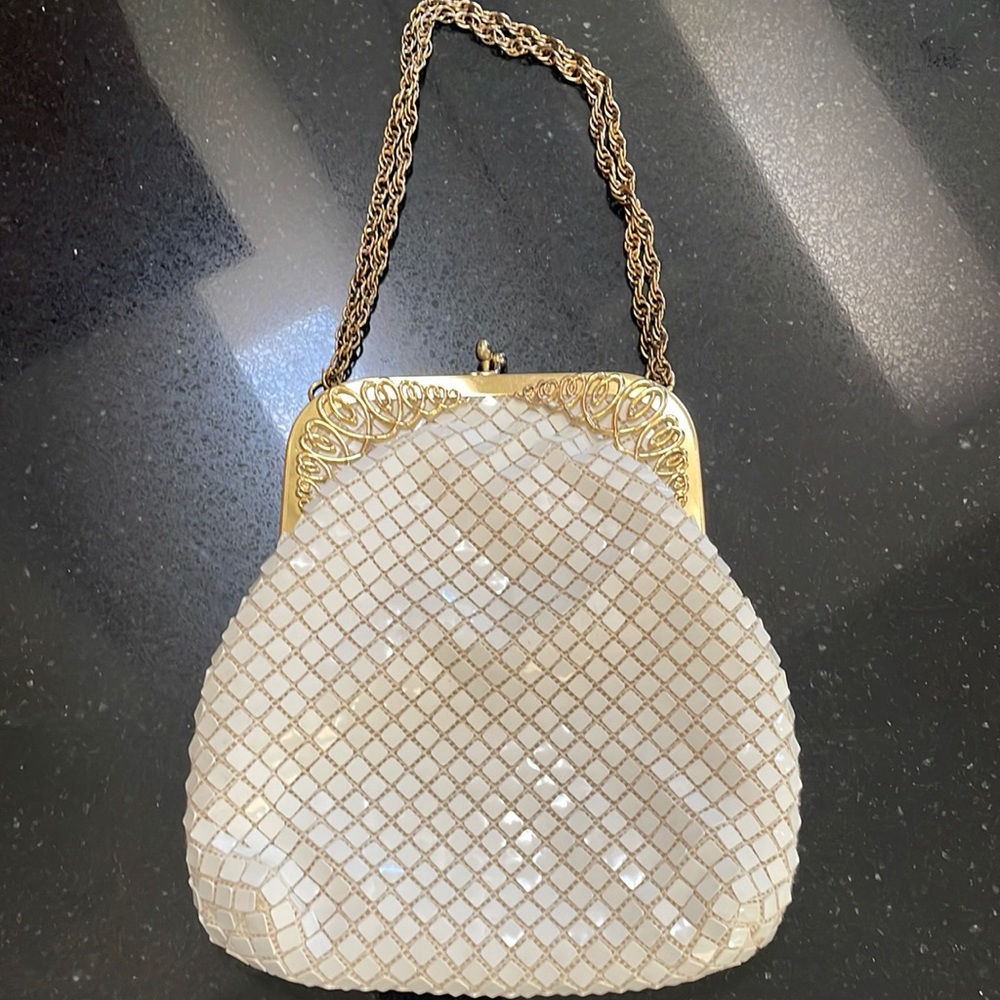 Vintage Lumured hand bag